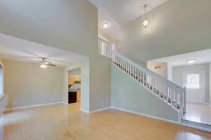 880 Countryfield Ln, Elgin, IL 60120 - Photo 5