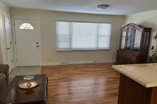 2001 Burr Oak Ln, Lindenhurst, IL 60046 - Photo 5