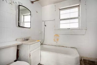 9158 S Clyde Avenue, Chicago, IL 60617 - Photo 19