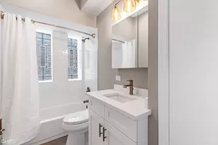 1426 W Walton St, Chicago, IL 60642 - Photo 21