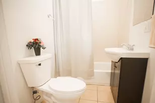 10435 S Corliss Ave, Chicago, IL 60628 - Photo 7