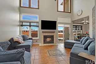 902 Huntington Dr, Elk Grove Village, IL 60007 - Photo 5