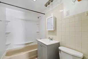 1105 Woodlawn Cir, Waukegan, IL 60085 - Photo 9