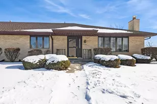 16135 Pine Dr, Tinley Park, IL 60477 - Photo 1
