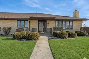 16135 Pine Dr, Tinley Park, IL 60477 - Photo 1
