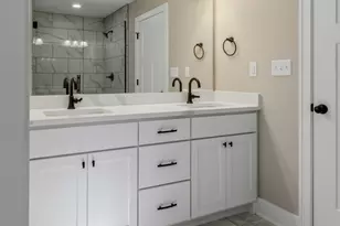 1356 Eagle Bluff Dr, Bourbonnais, IL 60914 - Photo 13