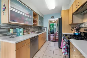 712 Scarbrough Circle, Hoffman Estates, IL 60169 - Photo 5