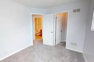 2102 S Crambourne Way, Arlington Heights, IL 60005 - Photo 25