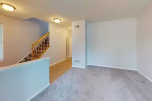 2102 S Crambourne Way, Arlington Heights, IL 60005 - Photo 7