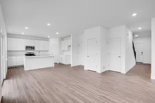 375 Danforth Dr, Oswego, IL 60543 - Photo 3