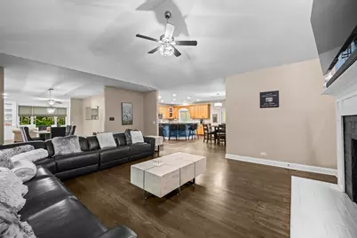 421 W Hawthorne Street, Arlington Heights, IL 60004 - Photo 13