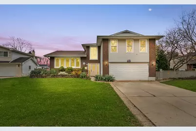 912 N Sumac Lane, Mount Prospect, IL 60056 - Photo 1