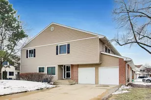 1096 Pine Tree Circle North, Buffalo Grove, IL 60089 - Photo 1