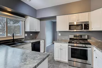 1096 Pine Tree Circle N, Buffalo Grove, IL 60089 - Photo 7