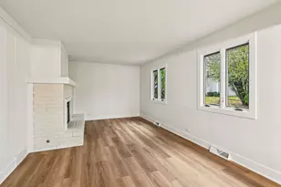 123 N Western Ave, Bartlett, IL 60103 - Photo 11