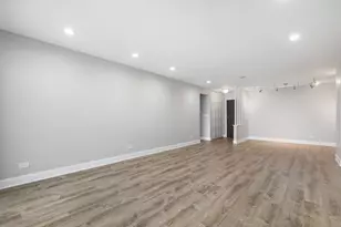 2050 Valencia Dr, Northbrook, IL 60062 - Photo 9