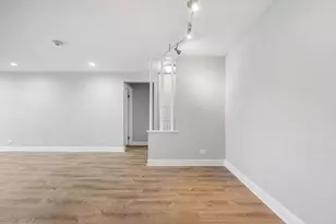 2050 Valencia Dr, Northbrook, IL 60062 - Photo 9