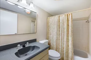 2050 Valencia Dr, Northbrook, IL 60062 - Photo 15