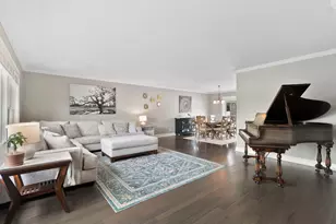 9212 S Komensky Ave, Oak Lawn, IL 60453 - Photo 3