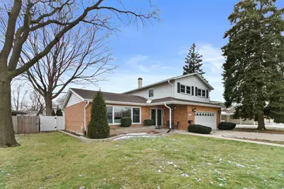 9212 S Komensky Avenue, Oak Lawn, IL 60453 - Photo 1