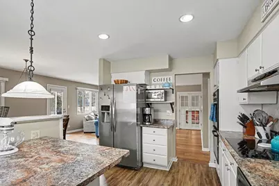 6821 Roberts Drive, Woodridge, IL 60517 - Photo 9