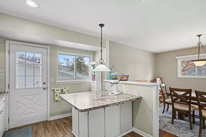 6821 Roberts Drive, Woodridge, IL 60517 - Photo 11