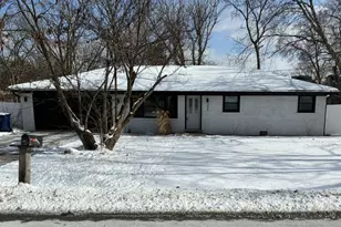 9205 S 84th Ct, Hickory Hills, IL 60457 - Photo 1