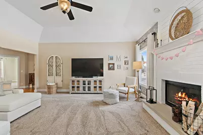 560 Ellen Court, Woodstock, IL 60098 - Photo 9