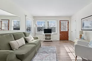 8926 Fairway Dr, Orland Park, IL 60462 - Photo 3