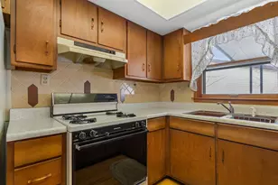 708 S E St, Hammond, IL 61929 - Photo 11