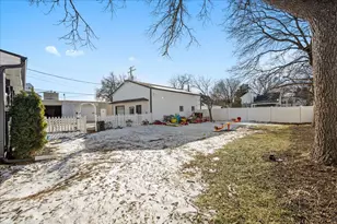 149 N May St, Hinckley, IL 60520 - Photo 31