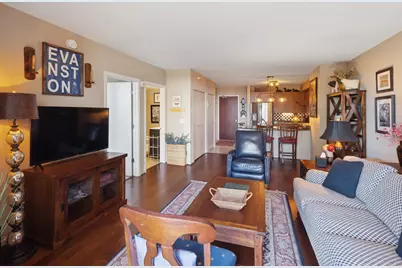 807 Davis Street #810, Evanston, IL 60201 - Photo 3