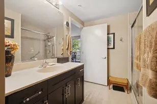 807 Davis St, Evanston, IL 60201 - Photo 11