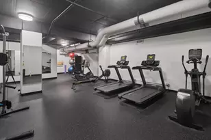 807 Davis St, Evanston, IL 60201 - Photo 15