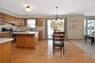 10 Cameron Ct, Bloomington, IL 61704 - Photo 7