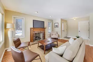 1501 N Courtland Dr, Arlington Heights, IL 60004 - Photo 5