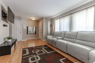 6 Forest Ln, Elk Grove Village, IL 60007 - Photo 5