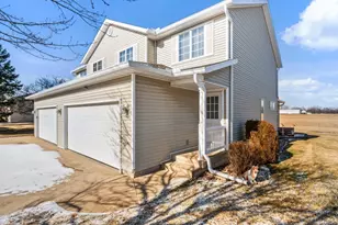 721 Ash Dr, Geneseo, IL 61254 - Photo 3