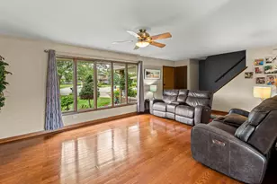 10926 Circle Ct, Palos Hills, IL 60465 - Photo 3