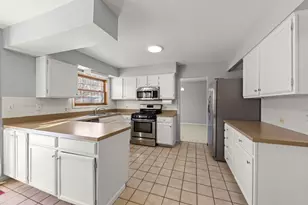 2240 Mecan Dr, Naperville, IL 60564 - Photo 7