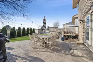 8708 Coventry Dr, Woodridge, IL 60517 - Photo 27