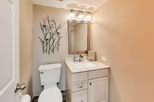 141 Chatsworth Cir, Schaumburg, IL 60194 - Photo 13