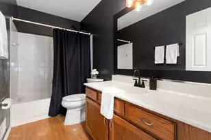 272 Village Ln, Bartlett, IL 60103 - Photo 21