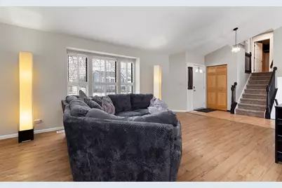 272 Village Lane, Bartlett, IL 60103 - Photo 5