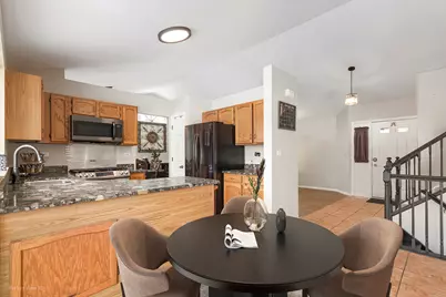 272 Village Lane, Bartlett, IL 60103 - Photo 7