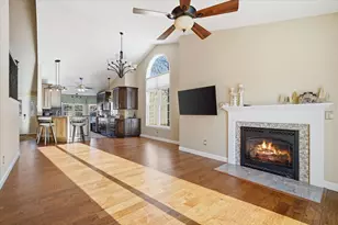 11 Spruce Ct, Bloomington, IL 61704 - Photo 5