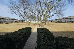 850 E Old Willow Rd, Prospect Heights, IL 60070 - Photo 7