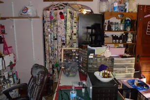 390 W 4th St, Dallas City, IL 62330 - Photo 17