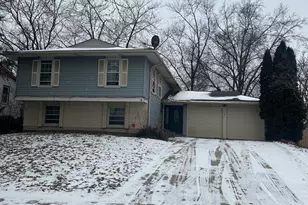 101 Oakwood Dr, Bolingbrook, IL 60440 - Photo 1