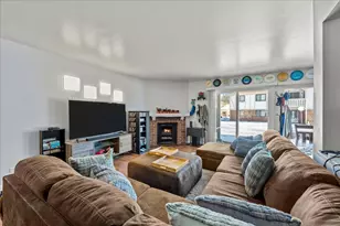 1052 Southbury Ln, Wheeling, IL 60090 - Photo 3